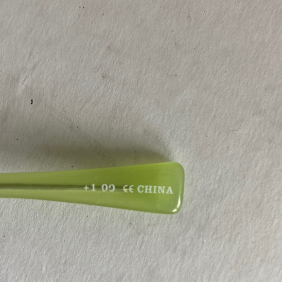 Eye-Bob’s Reading glasses. Readers 1.0. tortoise shell, lime green temples. - Picture 4 of 5